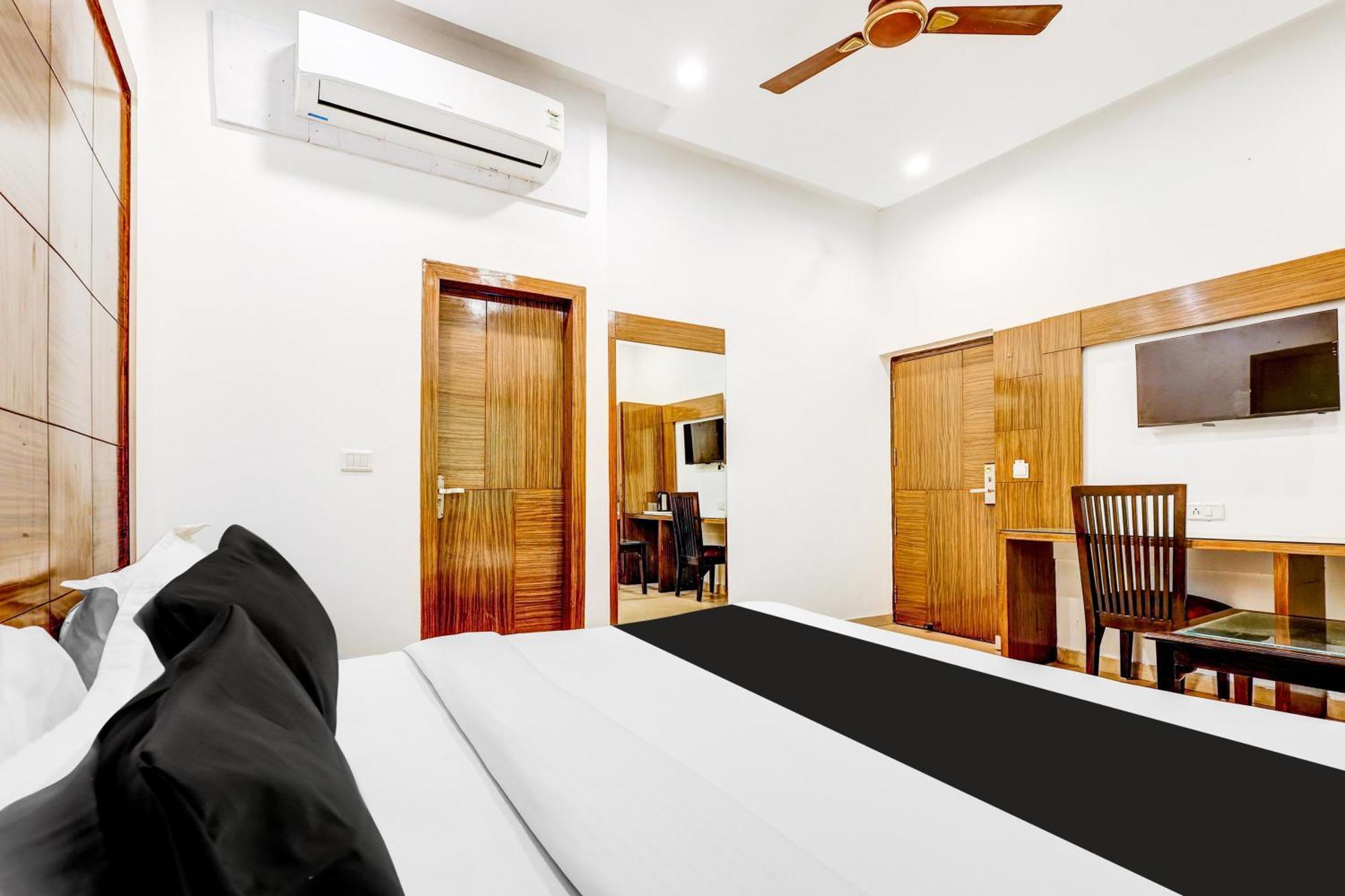 Super Townhouse Arakashan Road Paharganj Formerly Mohan International 新德里 外观 照片
