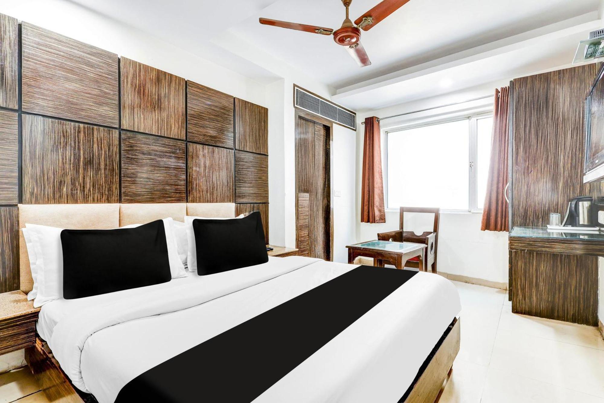 Super Townhouse Arakashan Road Paharganj Formerly Mohan International 新德里 外观 照片