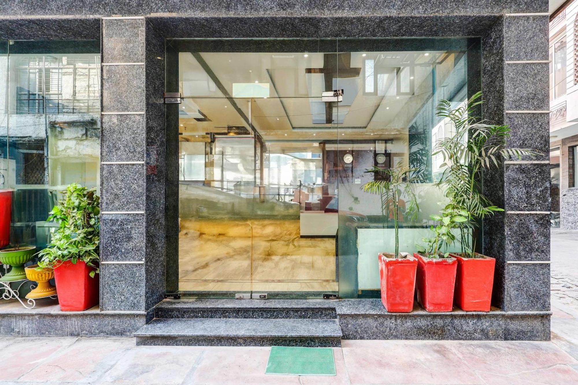 Super Townhouse Arakashan Road Paharganj Formerly Mohan International 新德里 外观 照片
